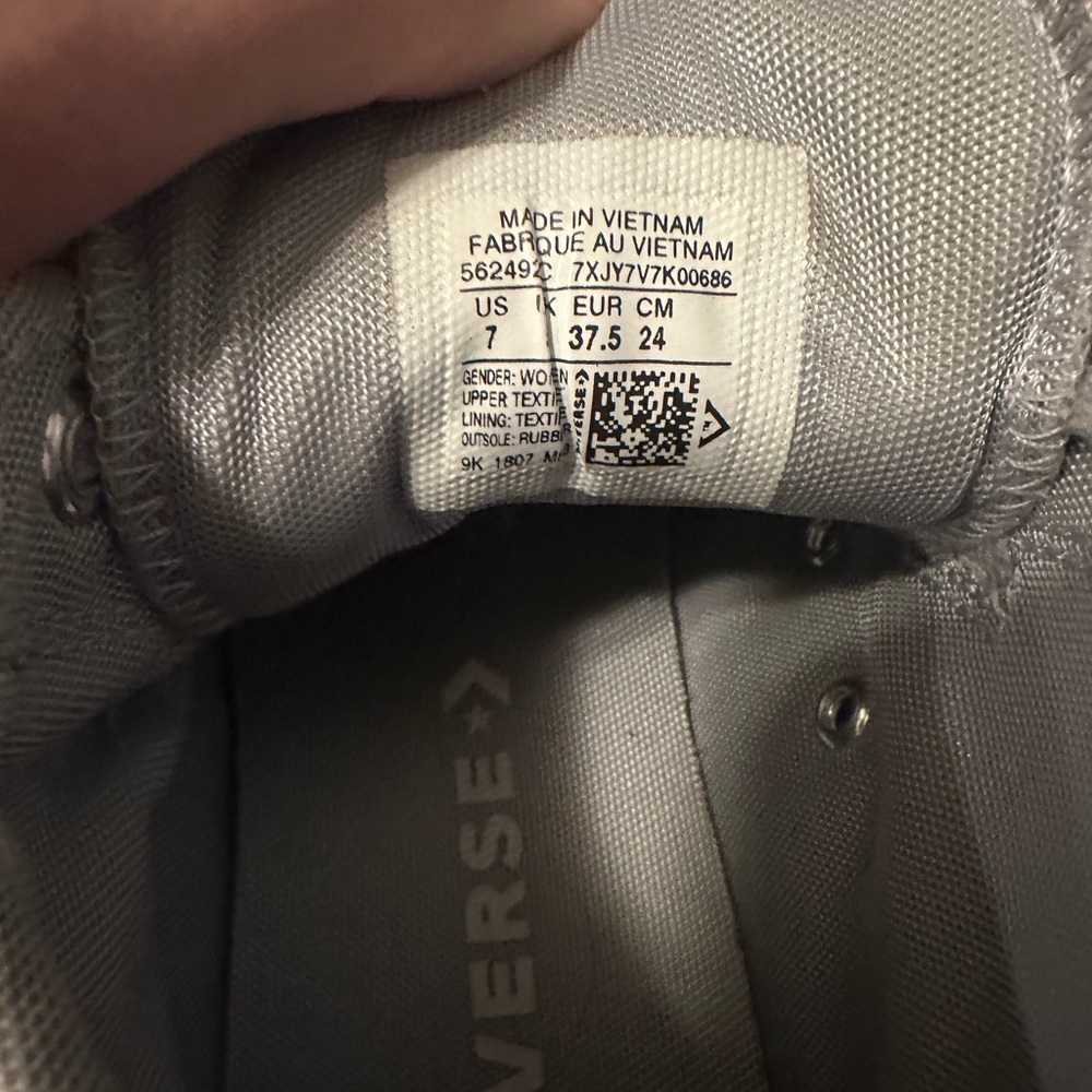 Converse shoes - Picture 7 of 7